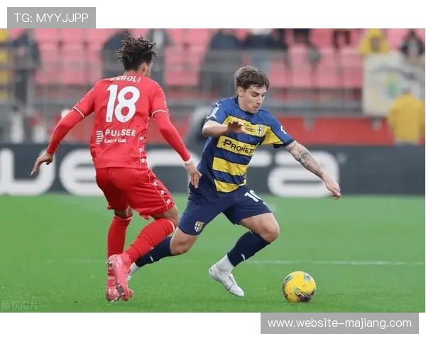 帕尔马赛前训练重点演练定位球防守